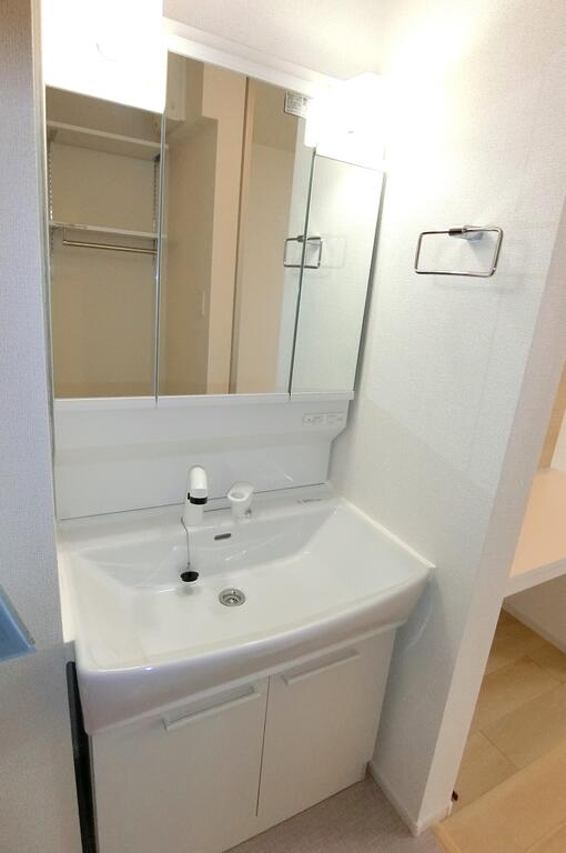 洗面設備　同型物件の写真です。