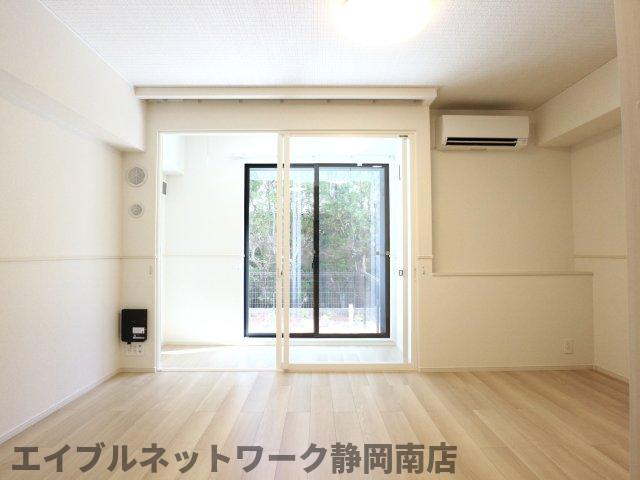 居室・リビング　ゆったり過ごせる居間です