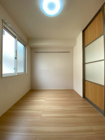 居室・リビング　コンパクトで使いやすい洋室です