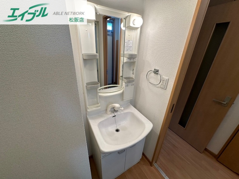 洗面設備　同型参考写真