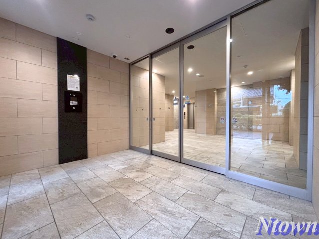 エントランス　ゆとりのあるエントランスです