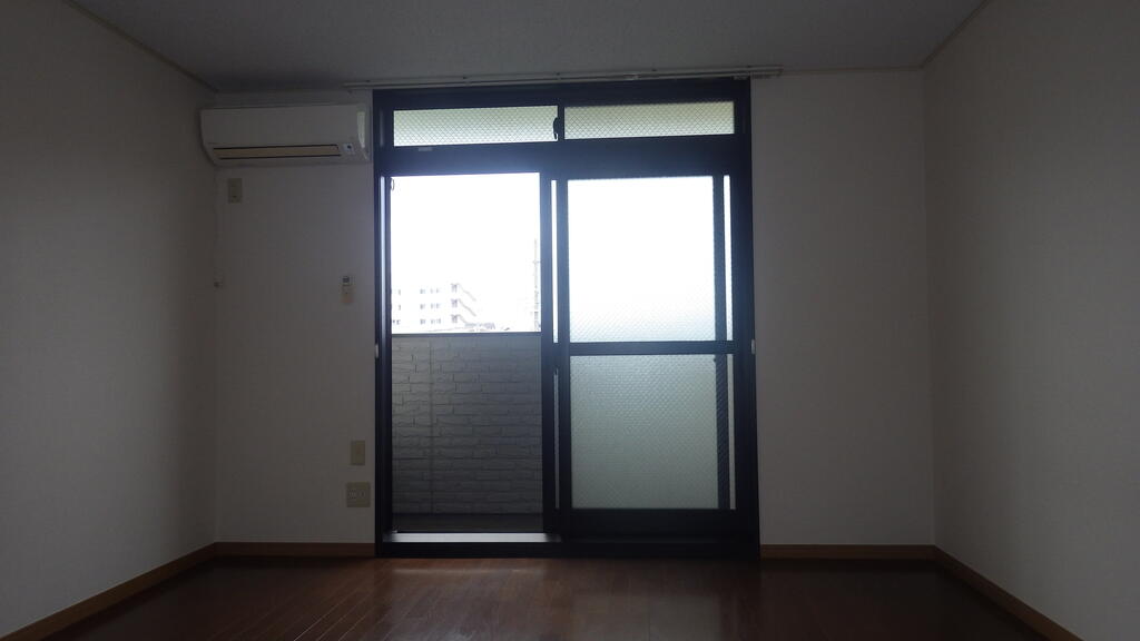 プランドールいずみの居間写真