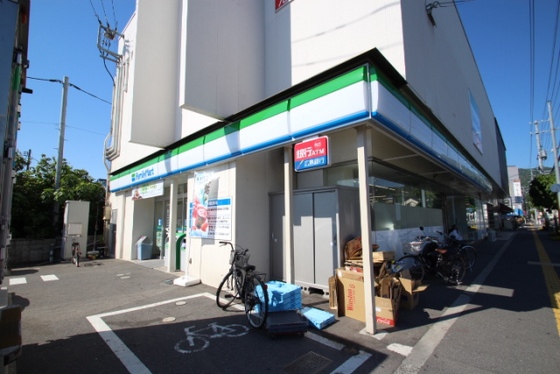 コンビニ　ファミリーマート安芸鶴江店（コンビニ）まで450m