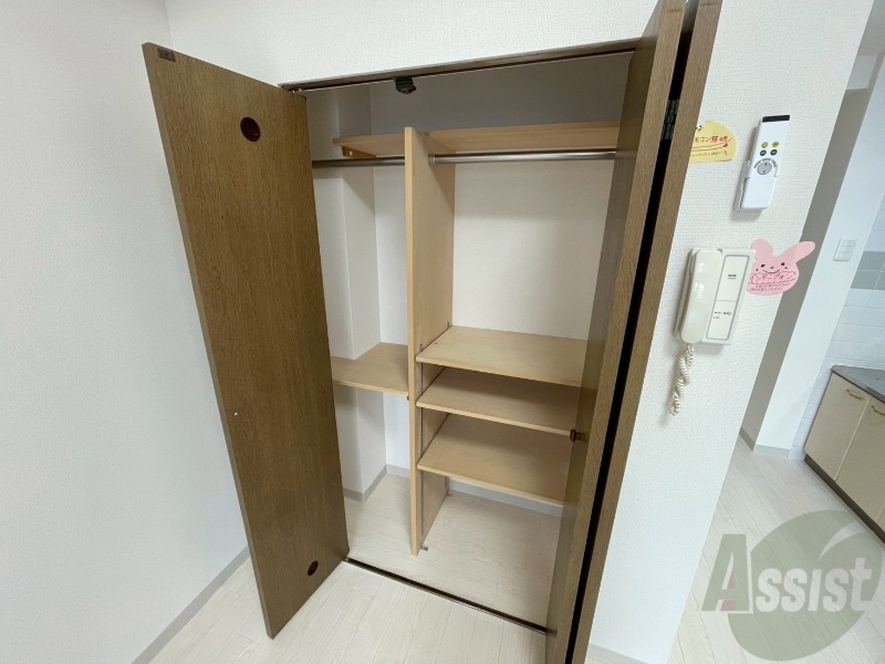 収納　クローゼットは奥行きもあり、荷物が多い方でも安心です。
