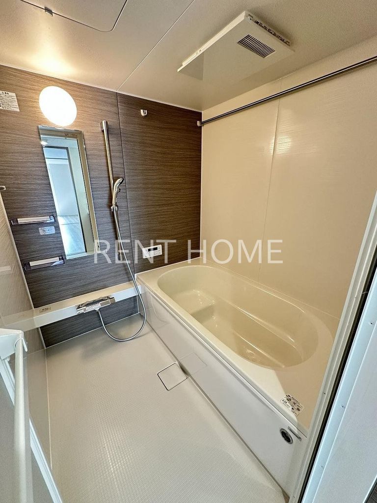 バス・シャワールーム　一坪風呂です