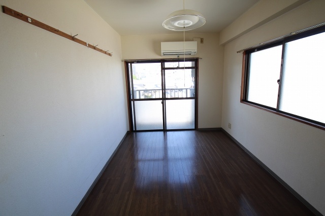 居室・リビング　別号室写真です。