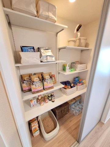 収納　neko Nook　ネコの遊び場、居場所、トイレになる1帖の