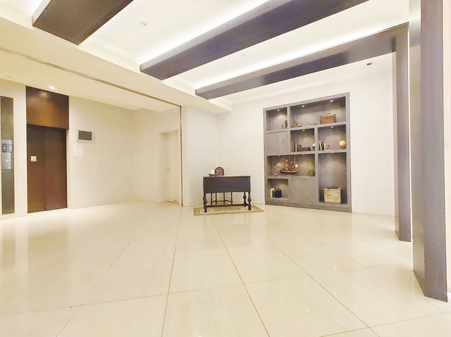 ロビー　防犯カメラ付エレベーター２基