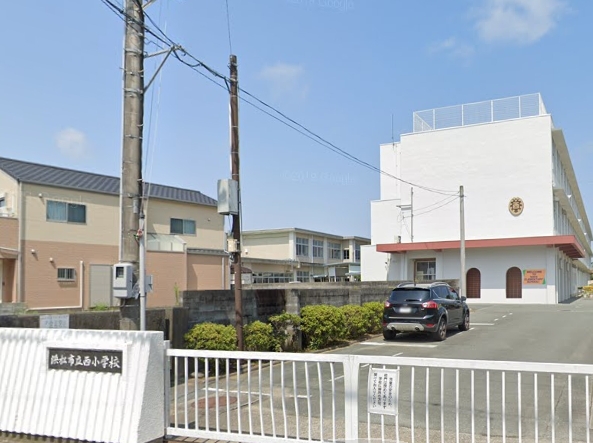 小学校　西小学校（小学校）まで504m