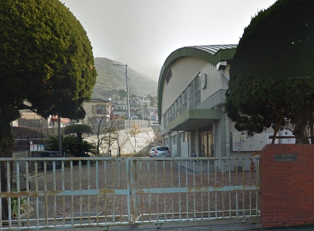 中学校　長崎市立江平中学校（中学校）まで459m