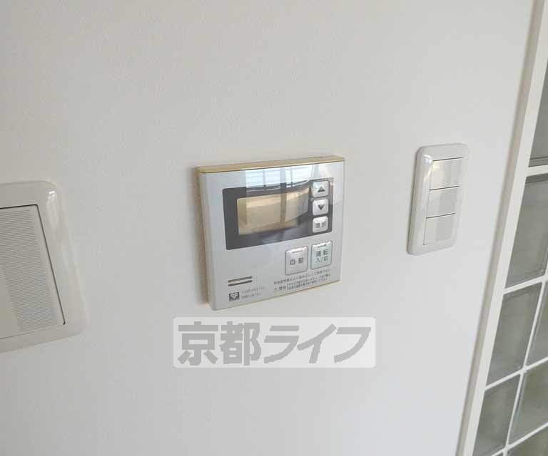 その他設備　給湯リモコンです。