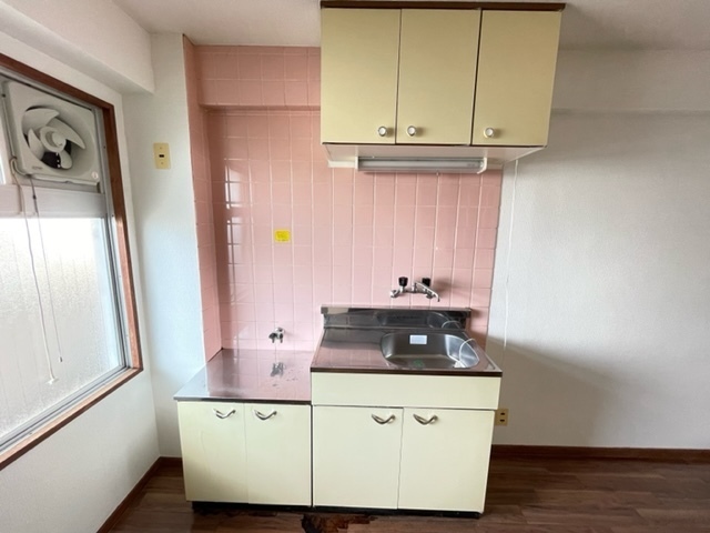 キッチン　写真は違う号室です。