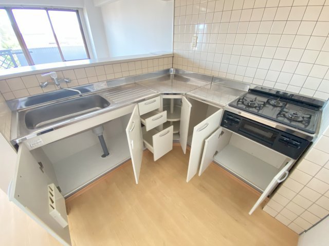 キッチン　別部屋反転間取りの参考写真となります。