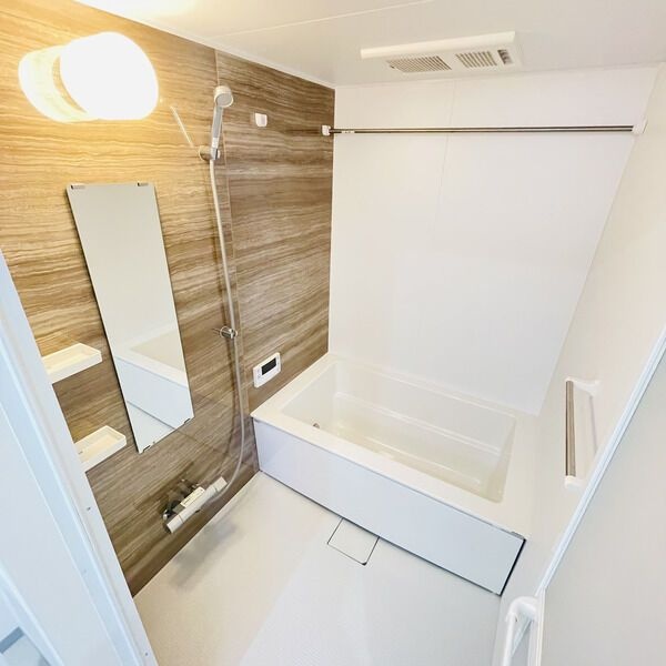 バス・シャワールーム　浴室乾燥機、追い焚き機能つき☆