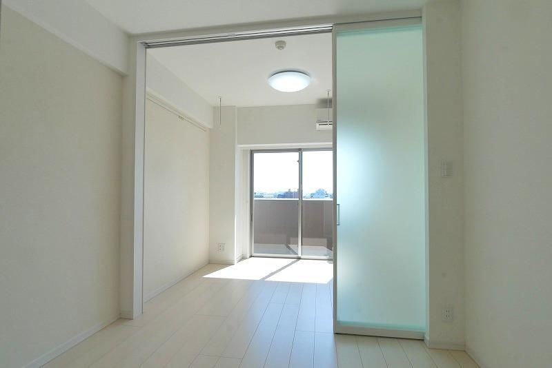 居室・リビング　☆明るい洋室☆