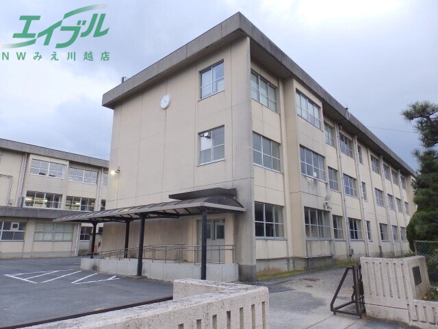 中学校　四日市市立西朝明中学校（中学校）まで1429m