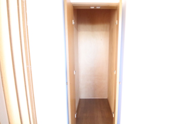 収納　他部屋の参考写真です。※反転