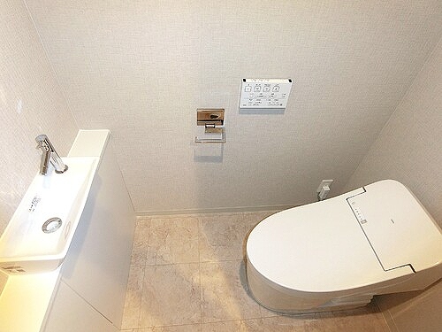 トイレ　洗浄機能付き便座　※2021年2月撮影