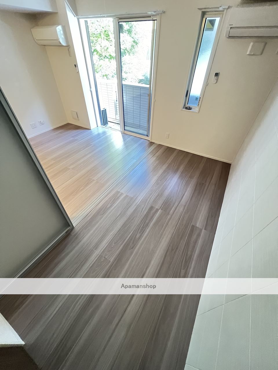 居室・リビング　同施工物件内装写真