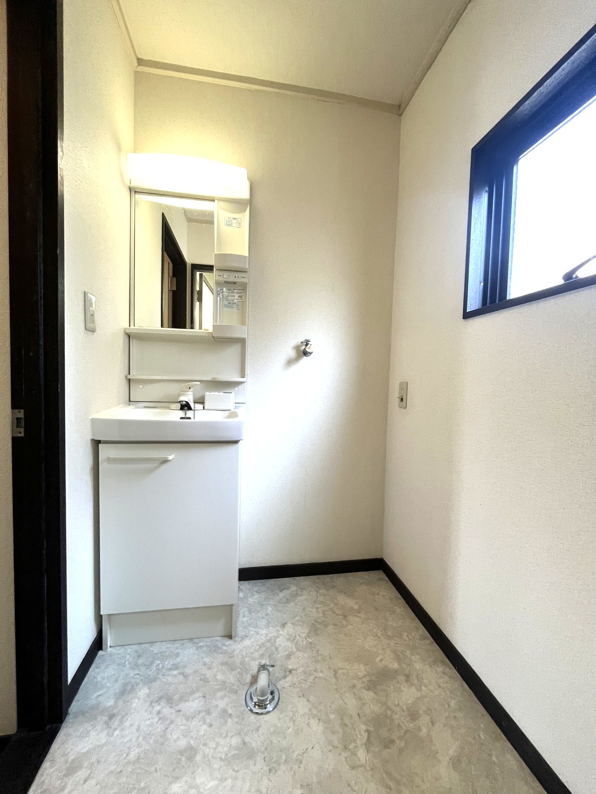 洗面設備　※201号室の写真を転用。現況を優先します。