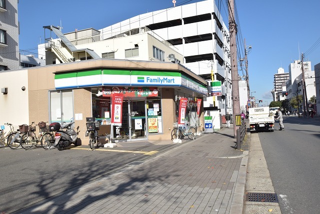 コンビニ　ファミリーマート 横堤四丁目（コンビニ）まで70m