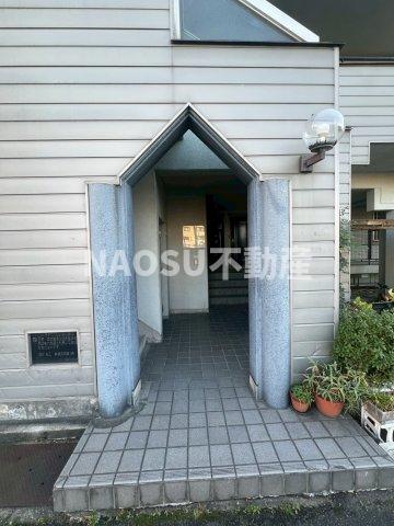 エントランス　落ち着いたエントランスです