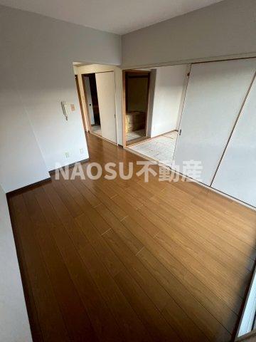 居室・リビング　こちらの居間で趣味の時間をお楽しみください