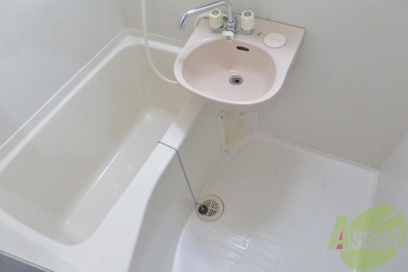 バス・シャワールーム　１日の疲れを癒すのはこのお風呂です。ゆったりしてください。