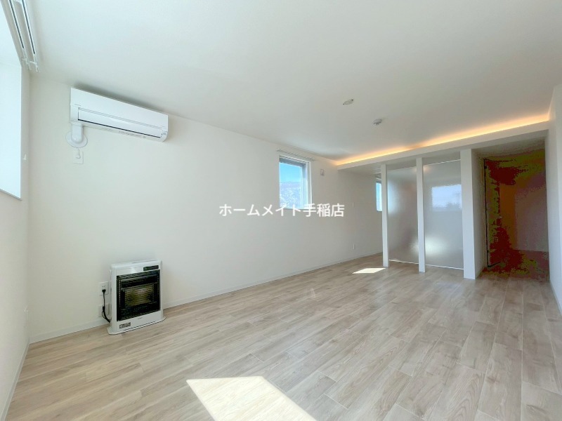 居室・リビング　明るく広々リビングスペース♪