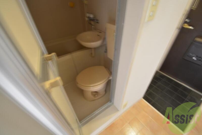 トイレ　綺麗な水洗式が入ってます。