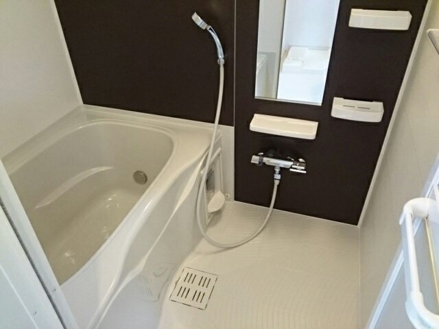 バス・シャワールーム　落ち着いた空間のお風呂です