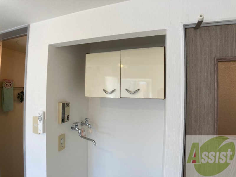 収納　洗濯置場の上には、タオル等が入る収納があります！