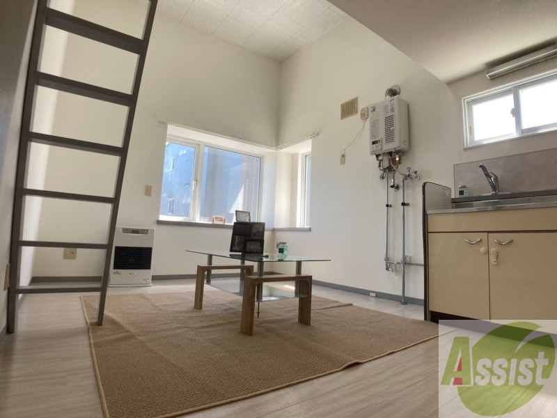 居室・リビング　７帖の洋室です。広々として、きれいですね。