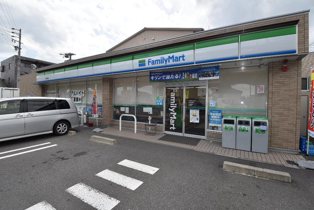 その他　ファミリーマート港正徳町店（その他）まで586m