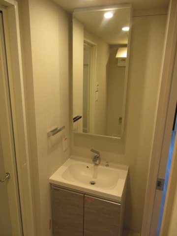 洗面設備　ゆったりとスペースのある洗面所