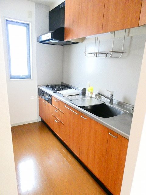 キッチン　写真は102号室です（反転してます）