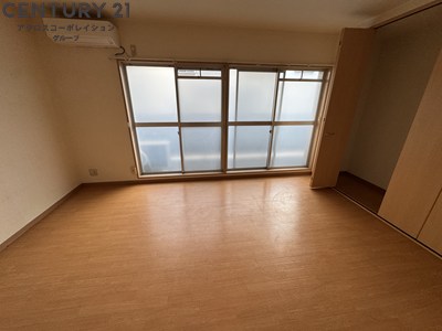 居室・リビング　大きな窓で採光良好です！