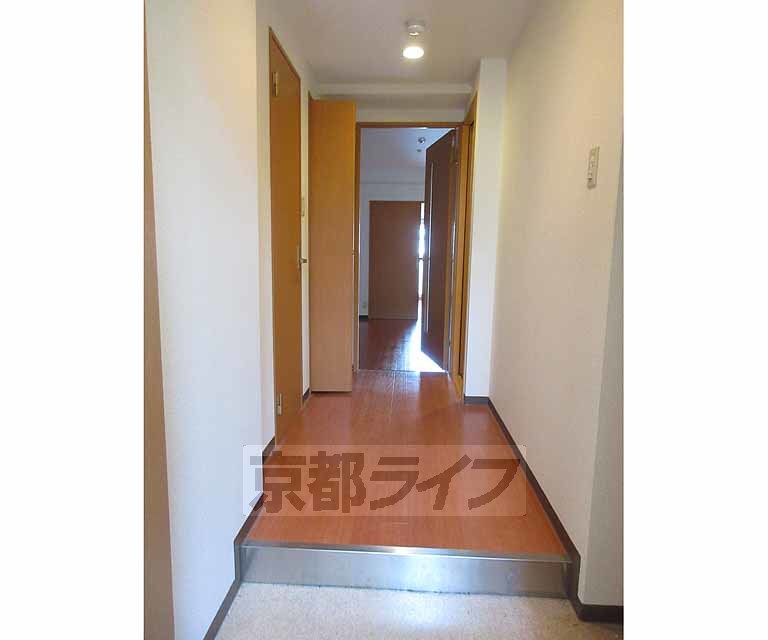 その他部屋・スペース　幅員の広い廊下です