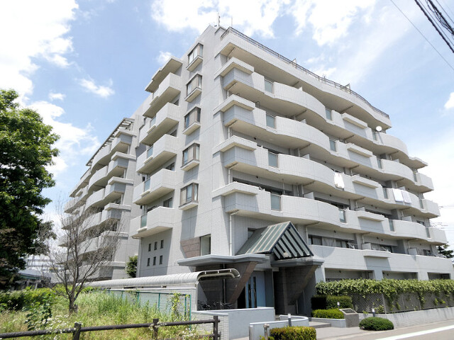 建物外観　ＲＣ造タイル張りの７階建てマンション