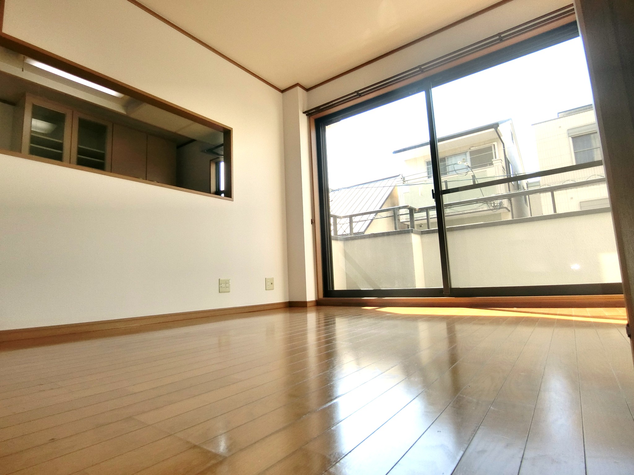 居室・リビング　明るい15.4帖の広々としたリビングです☆