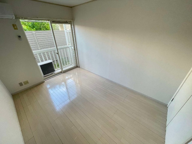 居室・リビング　※同物件別号室の参考写真です。