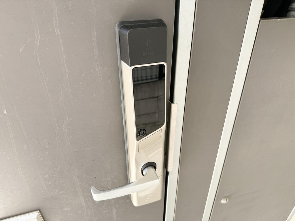 セキュリティ　玄関には安心のスマートロックを完備です☆