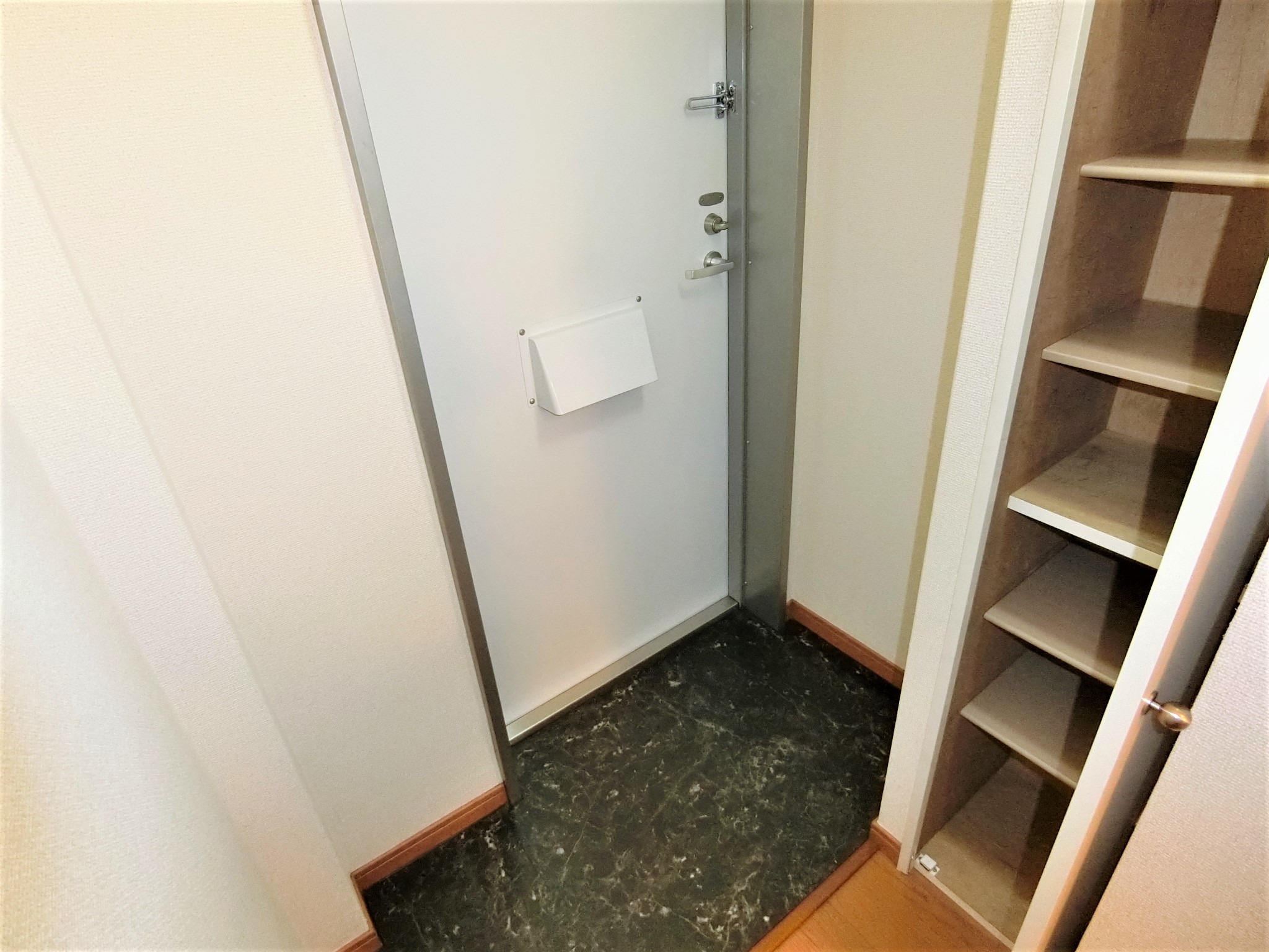 玄関　シューズボックスを完備です☆