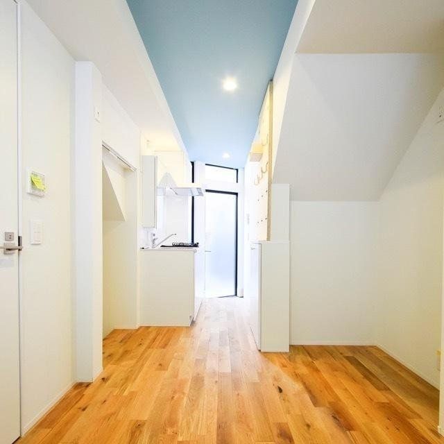 居室・リビング　玄関