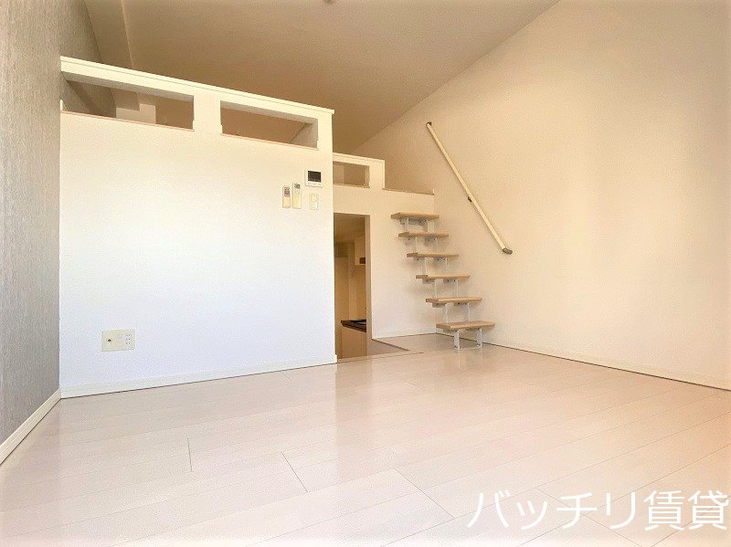 居室・リビング　別号室タイプの為、現状を優先致します。