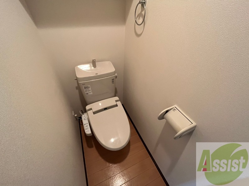 トイレ　こちらはトイレです。清潔感があり、安心して使用できます。