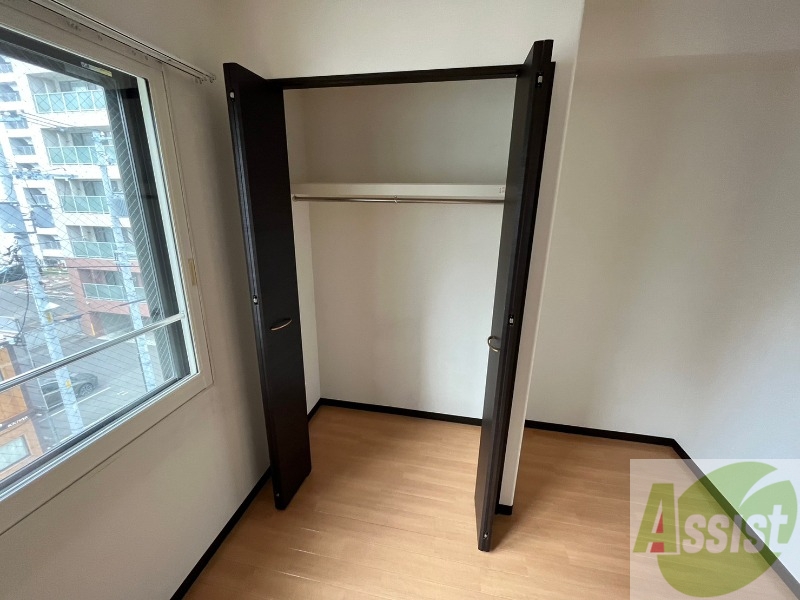 収納　寝室の収納です。部屋がすっきり片付きます。