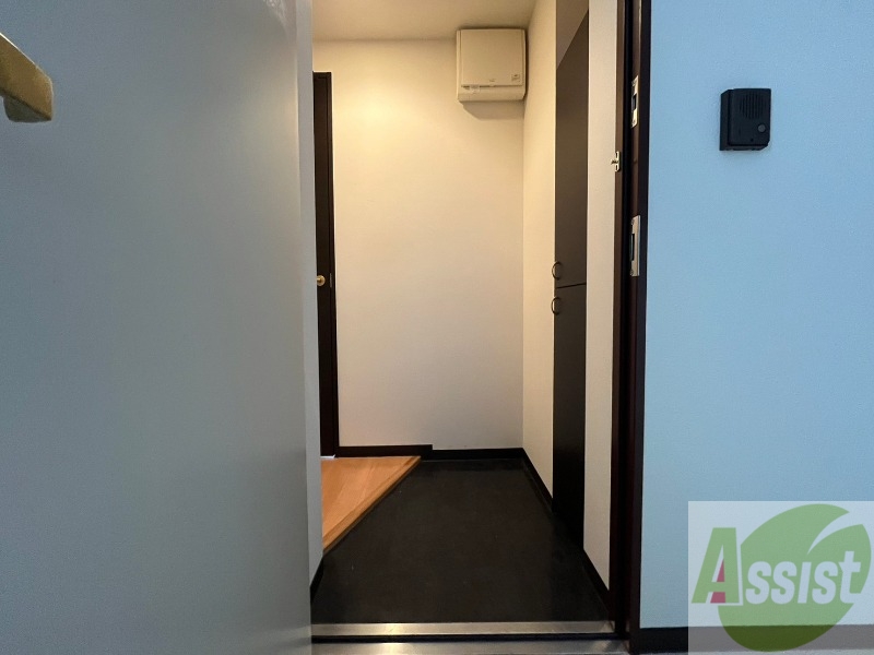 玄関　玄関の様子です。明るい印象ですね。気分もあがりそう。