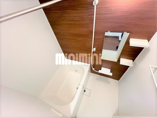 バス・シャワールーム　ゆったりとしたバスルーム