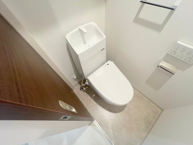トイレ　綺麗なトイレにはウォシュレット標準装備です。